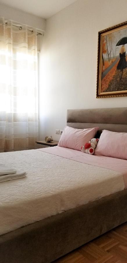 City Center Cute And Comfy Apartment - Ajia Apartments Tirana Exteriör bild