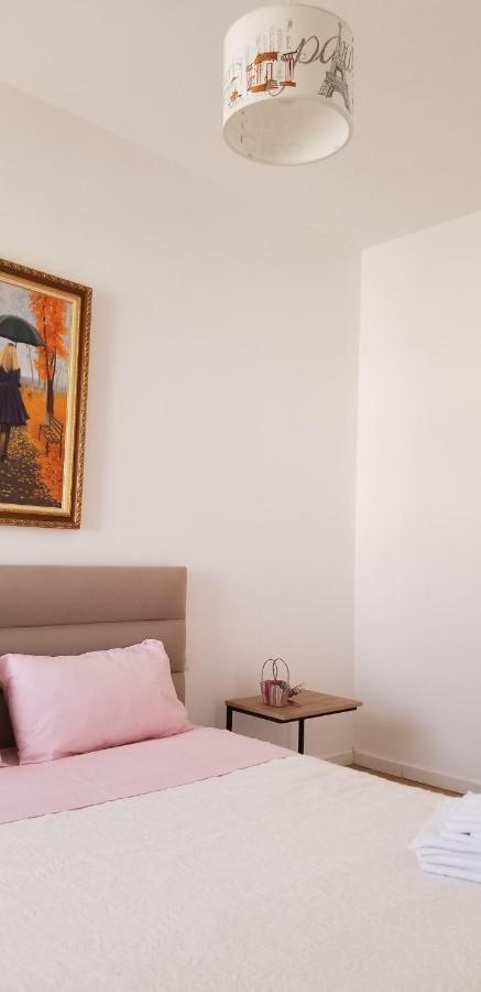 City Center Cute And Comfy Apartment - Ajia Apartments Tirana Exteriör bild