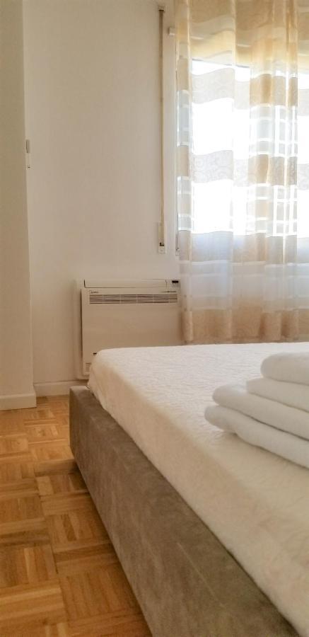 City Center Cute And Comfy Apartment - Ajia Apartments Tirana Exteriör bild