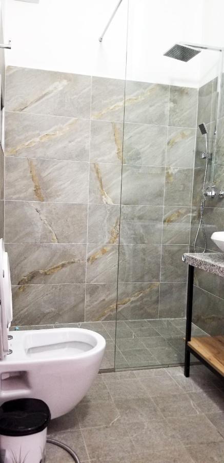 City Center Cute And Comfy Apartment - Ajia Apartments Tirana Exteriör bild
