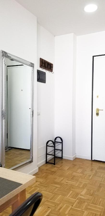 City Center Cute And Comfy Apartment - Ajia Apartments Tirana Exteriör bild