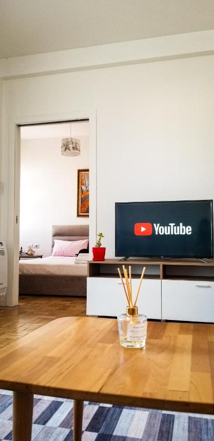 City Center Cute And Comfy Apartment - Ajia Apartments Tirana Exteriör bild