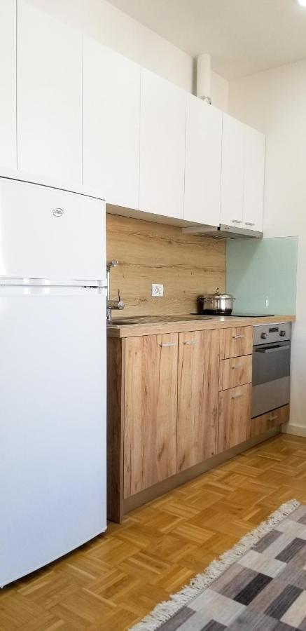 City Center Cute And Comfy Apartment - Ajia Apartments Tirana Exteriör bild