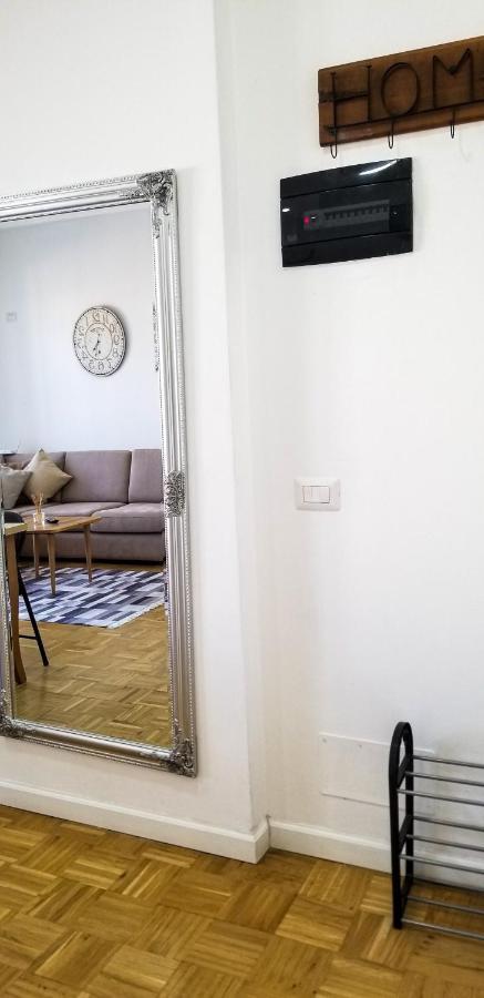 City Center Cute And Comfy Apartment - Ajia Apartments Tirana Exteriör bild