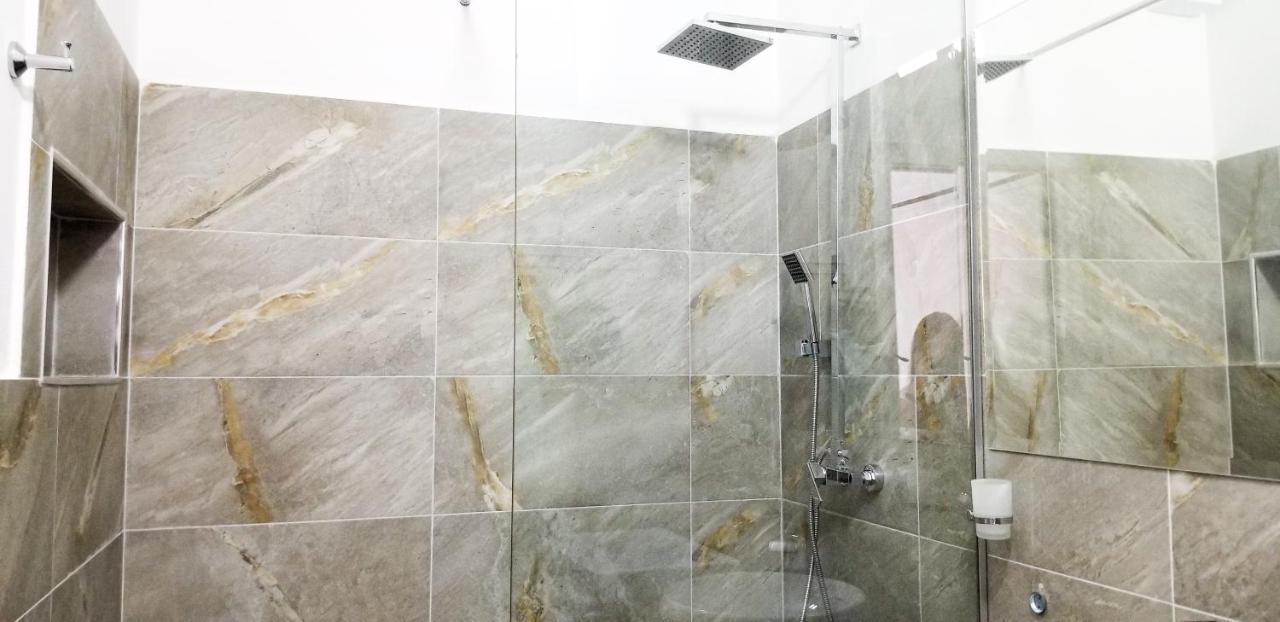 City Center Cute And Comfy Apartment - Ajia Apartments Tirana Exteriör bild