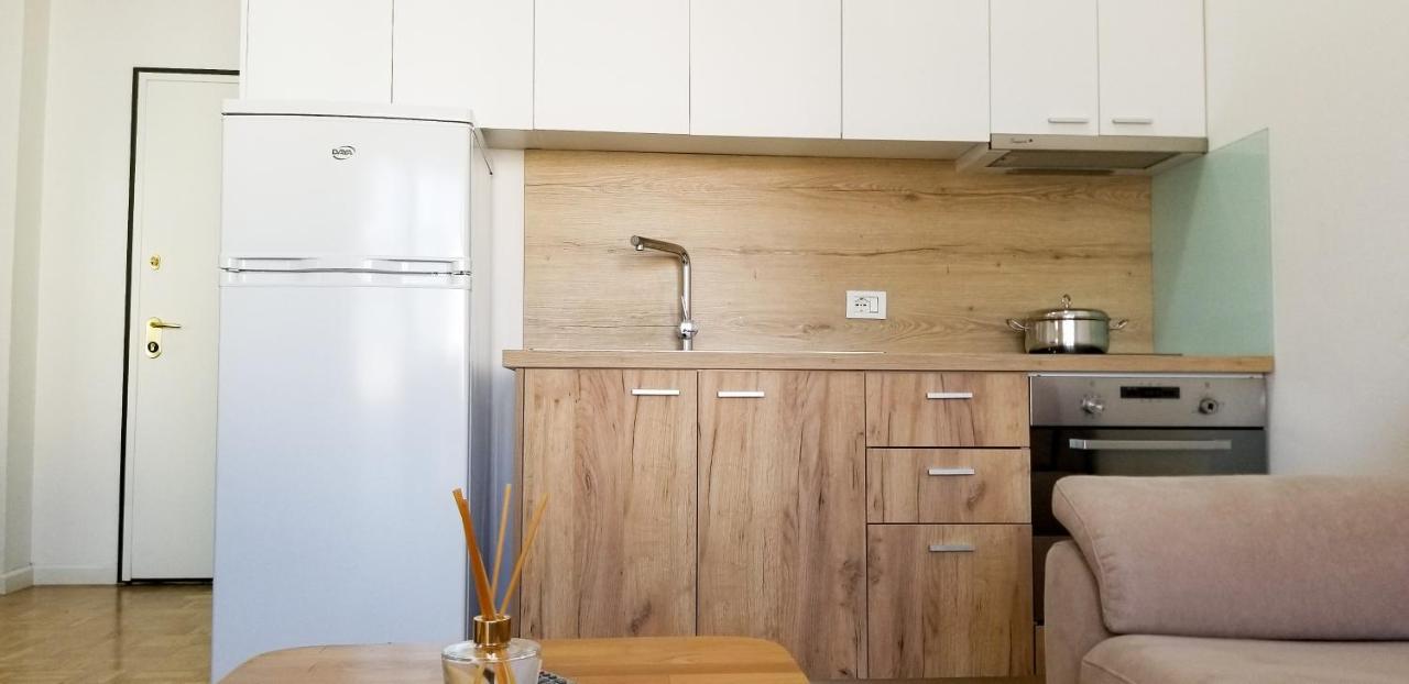 City Center Cute And Comfy Apartment - Ajia Apartments Tirana Exteriör bild