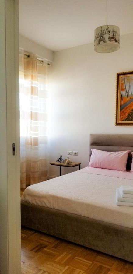 City Center Cute And Comfy Apartment - Ajia Apartments Tirana Exteriör bild