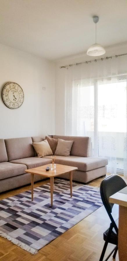 City Center Cute And Comfy Apartment - Ajia Apartments Tirana Exteriör bild