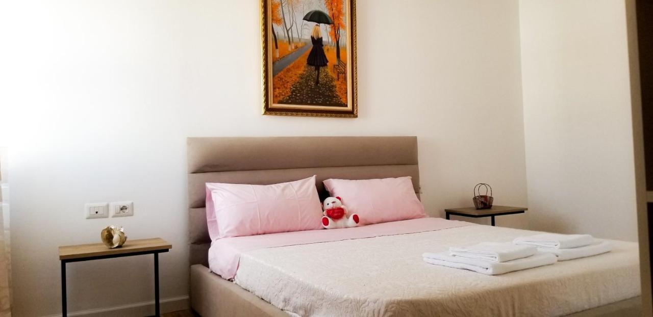 City Center Cute And Comfy Apartment - Ajia Apartments Tirana Exteriör bild