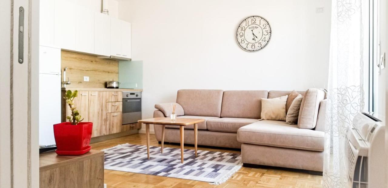 City Center Cute And Comfy Apartment - Ajia Apartments Tirana Exteriör bild