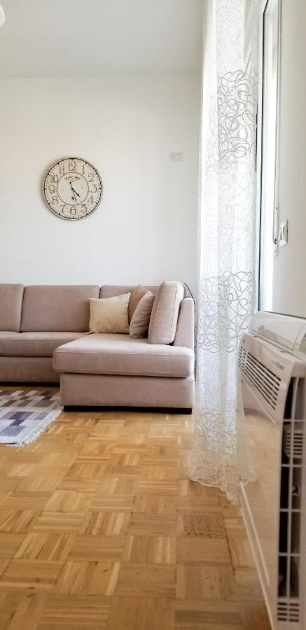 City Center Cute And Comfy Apartment - Ajia Apartments Tirana Exteriör bild