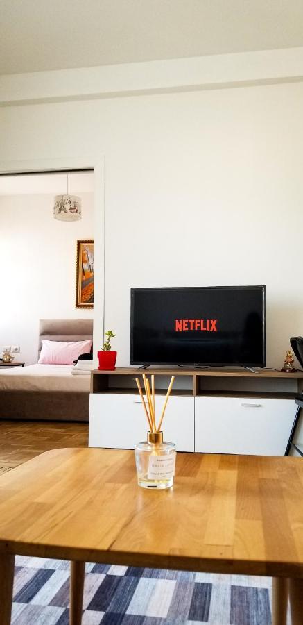 City Center Cute And Comfy Apartment - Ajia Apartments Tirana Exteriör bild