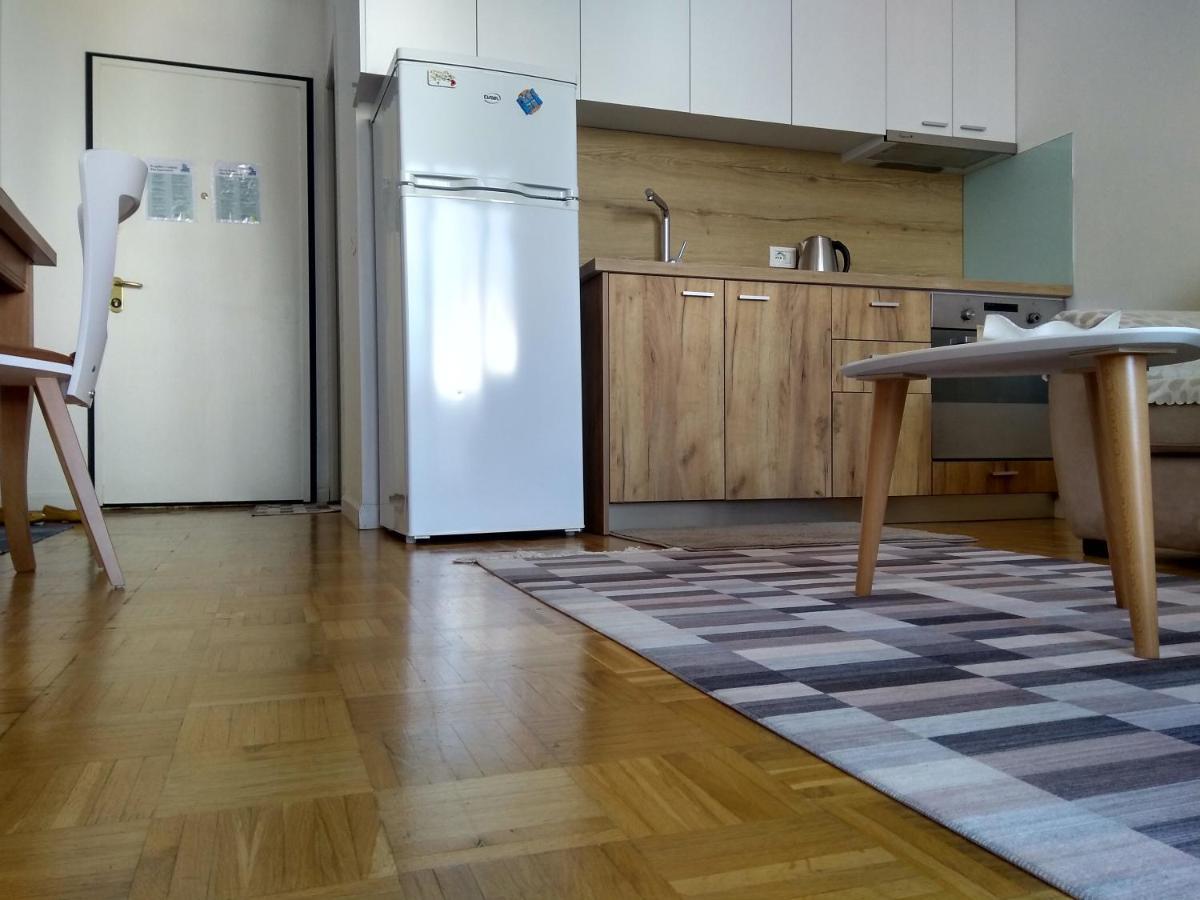 City Center Cute And Comfy Apartment - Ajia Apartments Tirana Exteriör bild