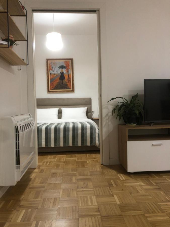 City Center Cute And Comfy Apartment - Ajia Apartments Tirana Exteriör bild