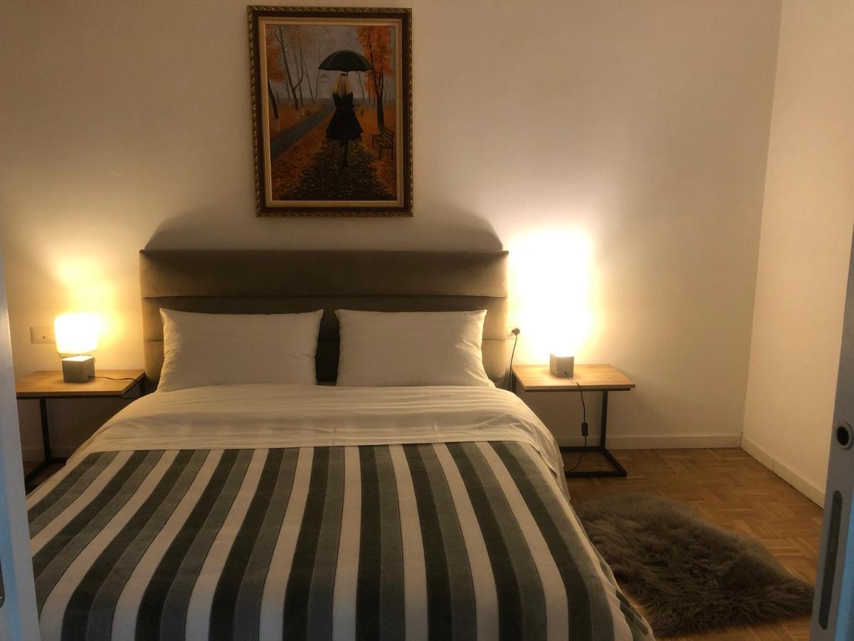 City Center Cute And Comfy Apartment - Ajia Apartments Tirana Exteriör bild
